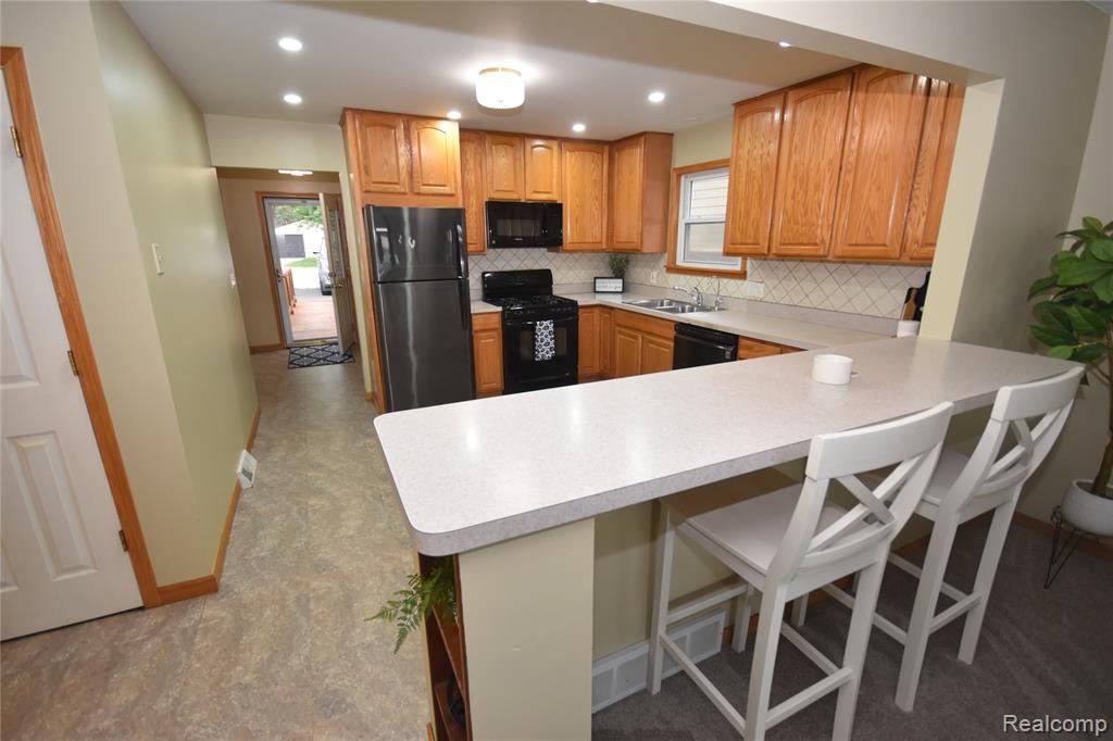 Kitchen with a breakfast bar and peninsula